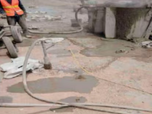 岳普湖水泥混凝土路面板底注浆技术 路面脱空注浆整治方案